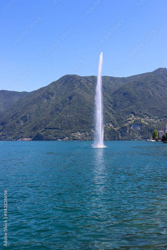 Große Fontäne auf dem Luganer See Große Fontäne auf dem Luganer See