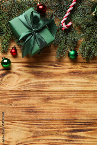 Christmas holiday gift box ...
