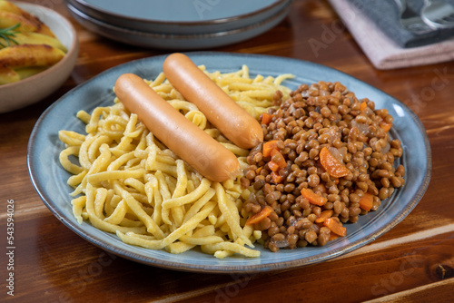 spaetzle wurstel e lenticchie