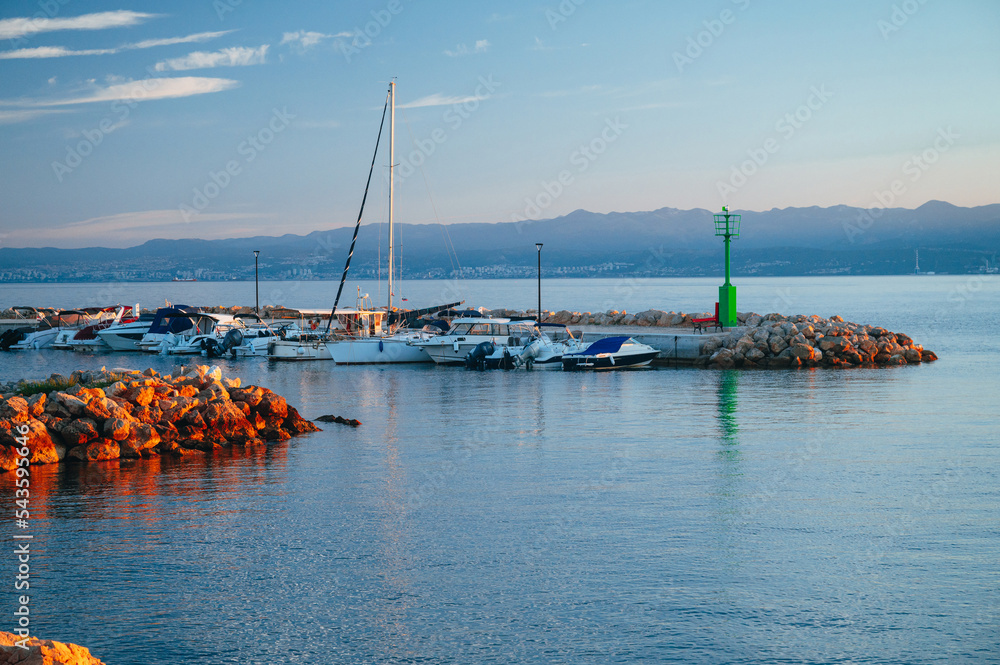 Obraz premium Boats on the coast of the Adriatic Sea. Photo of a beautiful summer vacation in Croatia