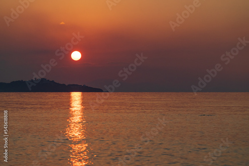 瀬戸内海に沈む夕陽 © T-Koor