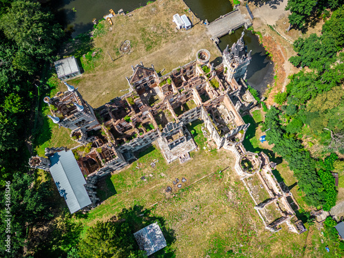 ruiny pałacu w Kopicach województwo opolskie widziane z lotu ptaka
