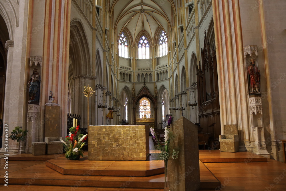 Fototapeta premium La cathédrale Saint Corentin, de style gothique, intérieur de la cathédrale, ville de Quimper, département du Finistère, Bretagne, France