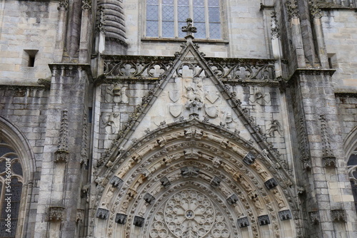La cathédrale Saint Corentin, de style gothique, vue de l'extérieur, ville de Quimper, département du Finistère, Bretagne, France photo