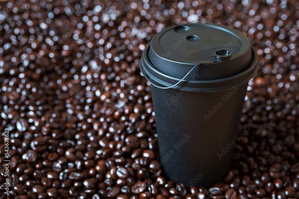 Mock up disposable coffee cup on coffee beans. Empty paper coffee cup with plastic lid. Mock up disposable coffee cup on coffee beans. Empty paper coffee cup with plastic lid.