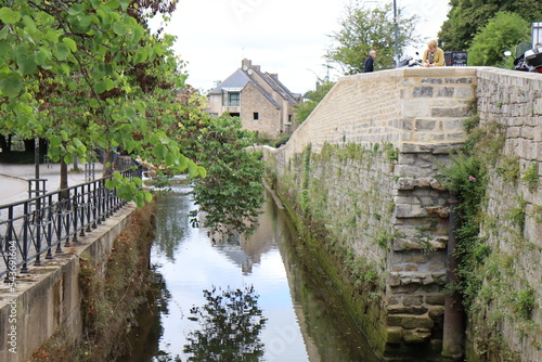 La rivière Steir dans la ville, ville de Quimper, département du Finistère, Bretagne, France photo