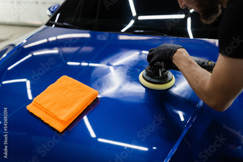 Fényképezés Sealant car polishing with orbital polisher for remove scratches