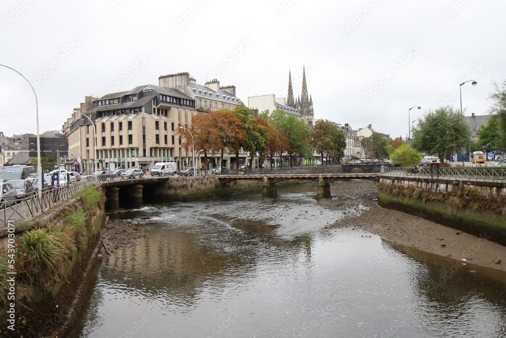 La rivière Odet dans la ville, ville de Quimper, département du Finistère, Bretagne, France