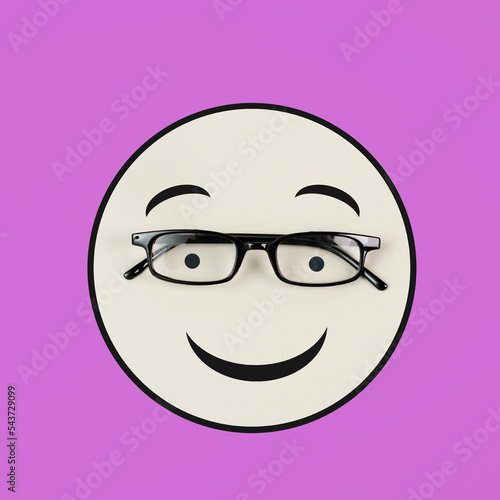 Head with a smiling face and eyeglasses, mental health concept, positive mindset, support and evaluation symbol 