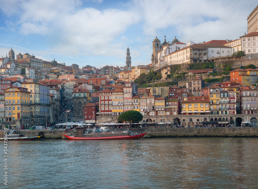 Obraz premium Porto Skyline, Cais da Ribeira and Douro River with Clerigos Tower and Se do Porto Cathedral - Porto, Portugal