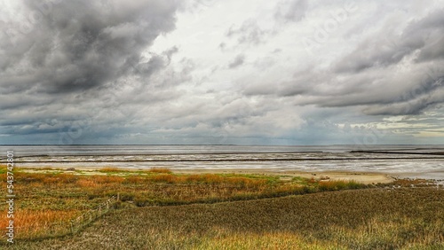 Herbst im Wattenmeer Bensersiel mit Wolken