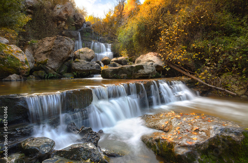 Fototapeta Naklejka Na Ścianę i Meble -  waterfall in autumn forest