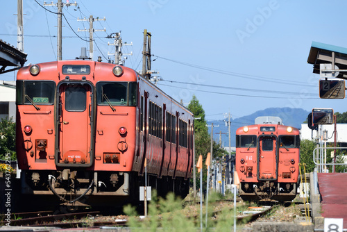 富山県 城端線を走るローカル列車