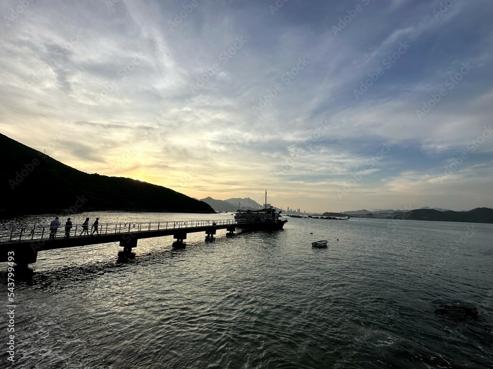 Obraz premium There are plenty of relatively uninhabited islands all around Hong Kong, but none closer than Tung Lung Island.