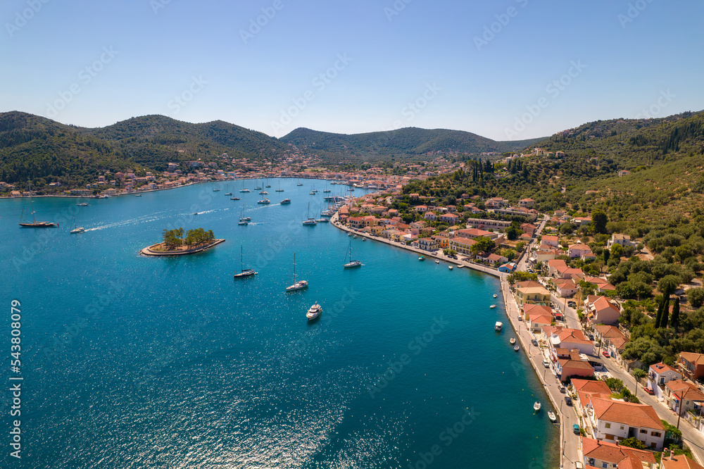 Φωτογραφία Aerial view of a sailboats moored in the picturesque port of Vathy village, the capital of Ithaca island, Ionian, Greece
