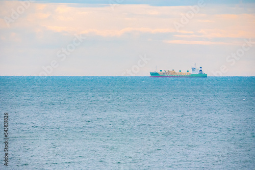 海と船