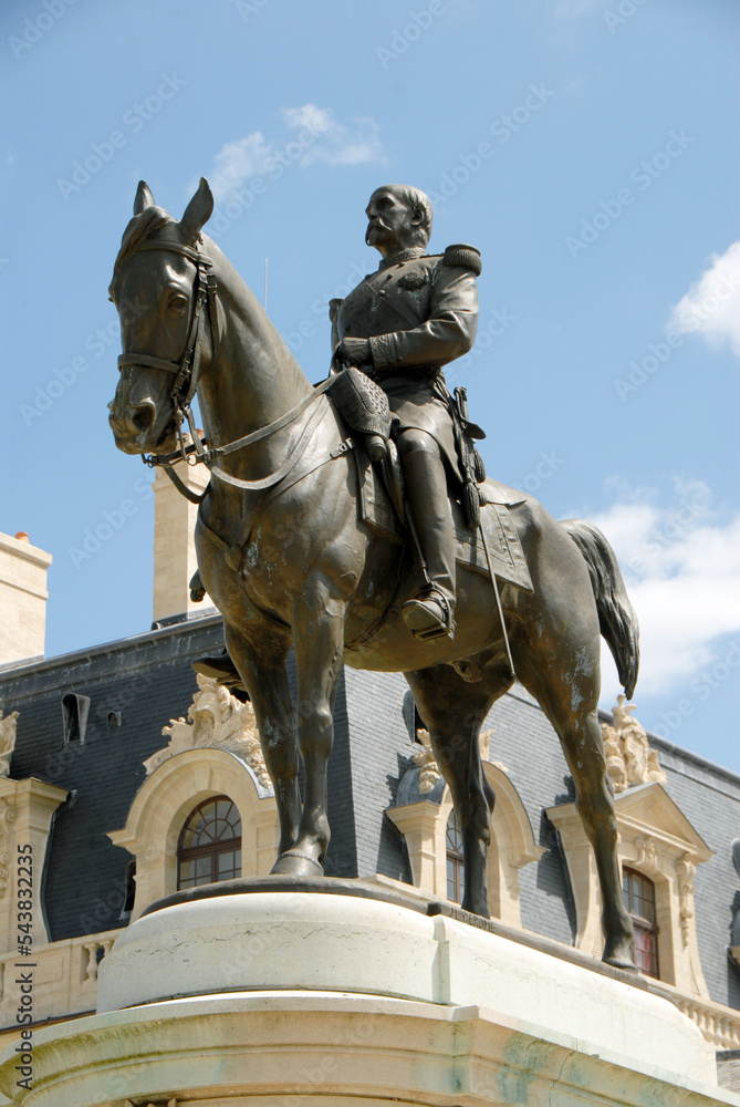 Ville de Chantilly, statues dans le parc, personnages et statues équestres, oise, France