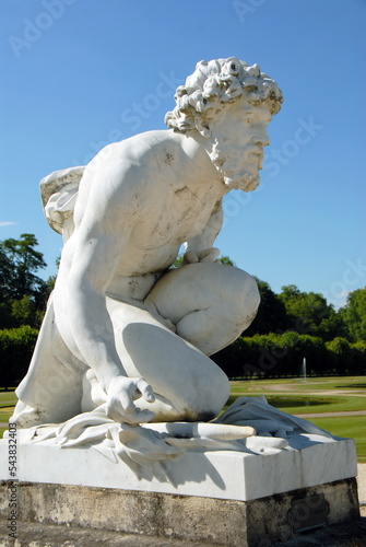 Statue de Pluton (1884-1886) par Henri Chapu, parc du château de Chantilly, Oise, France