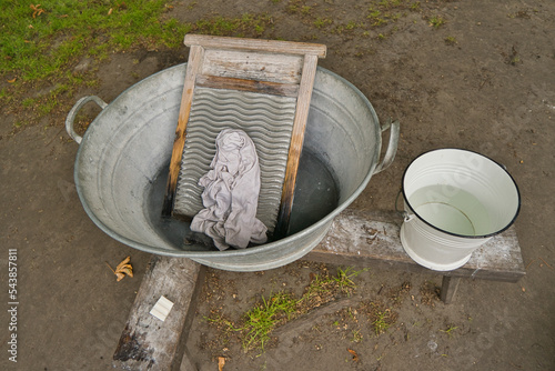 Wäsche auf traditionelle Art mit der Hand waschen