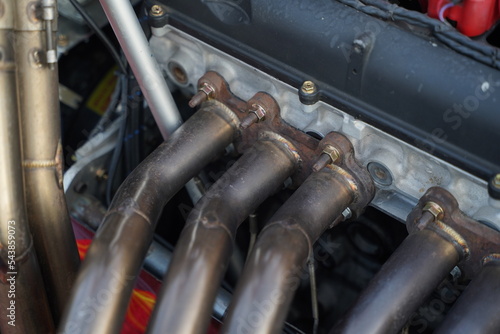 Race car's pipe header design