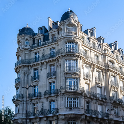 Paris, beautiful building boulevard de Courcelles, in a luxury district   © Pascale Gueret