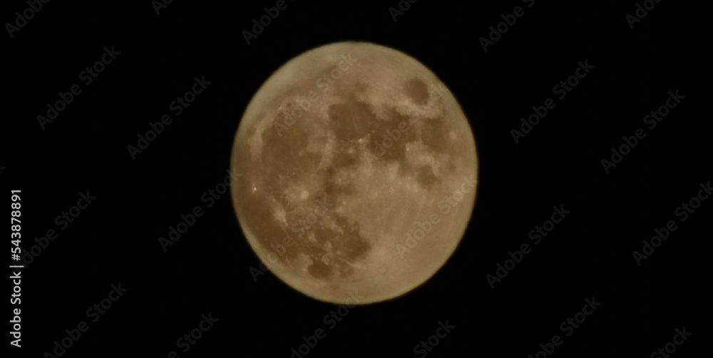 Obraz premium the moon in the night sky