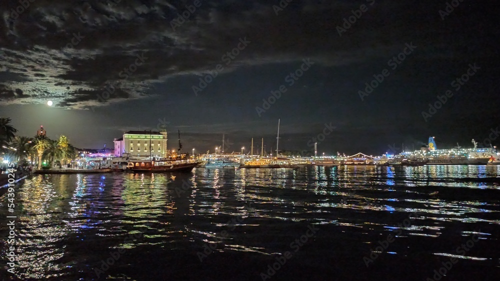 Puerto Split nocturno