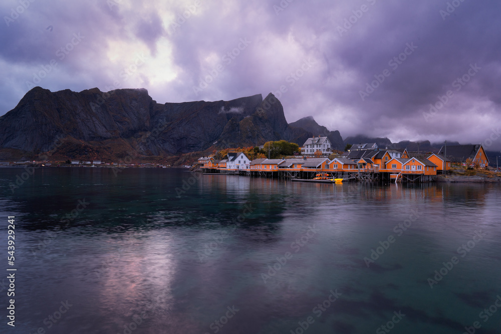 Abendrot in Sakrisøy (Lofoten)