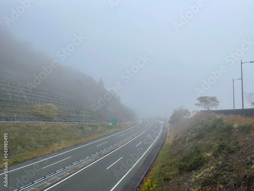 濃霧で有名な京都縦貫道　由良川PA付近