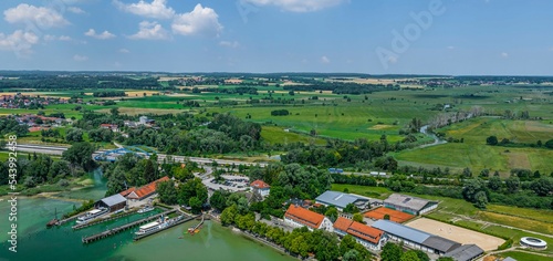 Ausblick auf die Amper und das Naturschutzgebiet Ampermoos nördlich des Ammersee bei Stegen