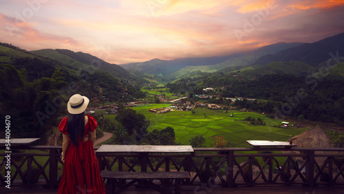 Φωτογραφία Asian traveller woman travel in coffee shop and view point at Sapan