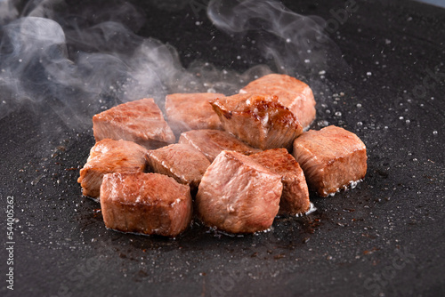 Cuadro en lienzo 国産和牛のサイコロステーキ焼き　焼き目　Kuroge Wagyu beef dice steak