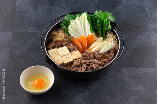 すき焼き　卵添え　sukiyaki