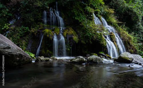 美しい滝 吐竜の滝山梨県