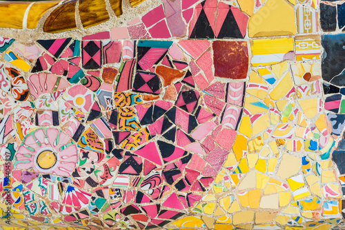 Mosaik-Kacheln im griechischen  Theater im Park Güell von Jujol in Barcelona  photo