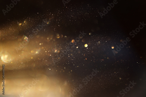 Photographie background of abstract glitter lights. gold and black. de focused
