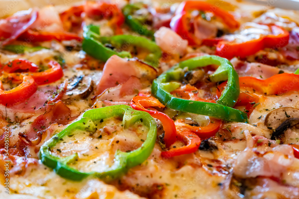 Pizza con vegetales y Bacon
Pizza con vegetales y Bacon