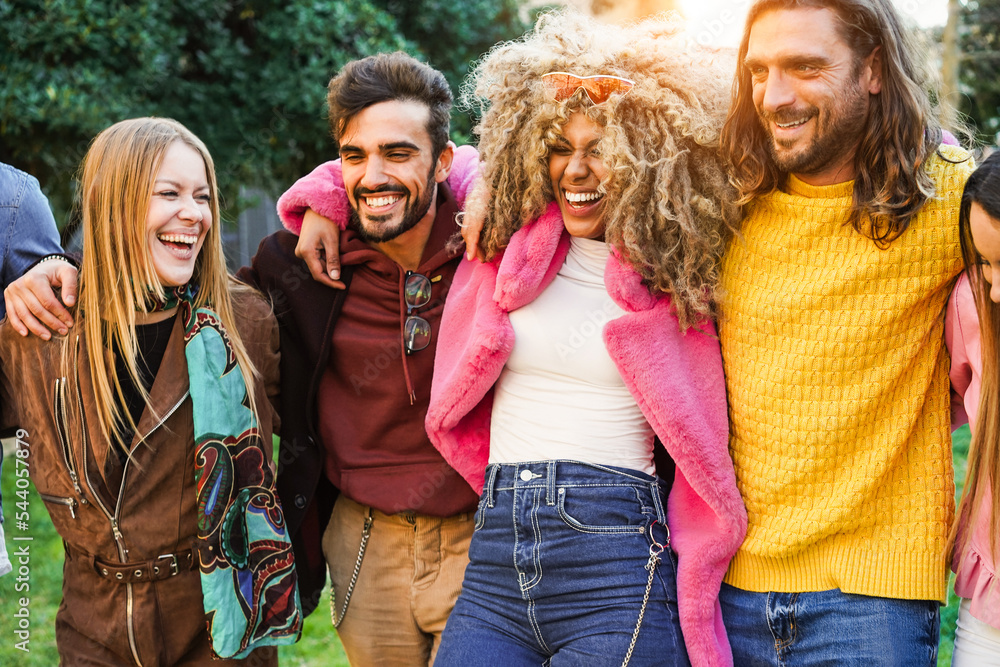 Φωτογραφία Young multiracial people having fun at city park - Focus on right girl eye