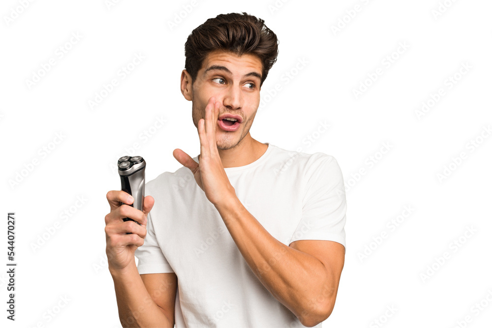 Young caucasian man holding a razor isolated is saying a secret hot braking news and looking aside