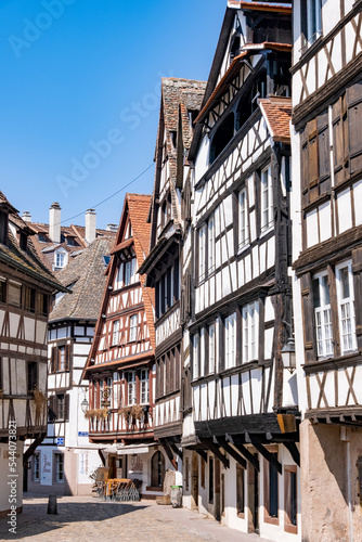 Fototapeta Rue avec des maisons à colombages