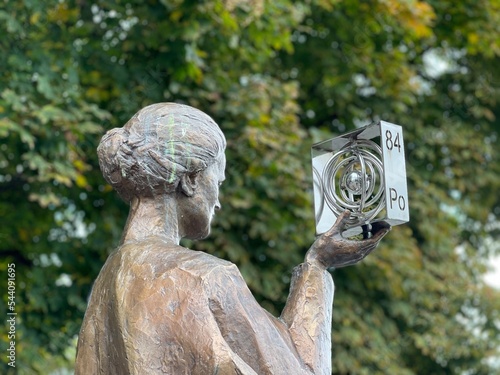Bilde på lerret Marie Skłodowska Curie holding Polonium