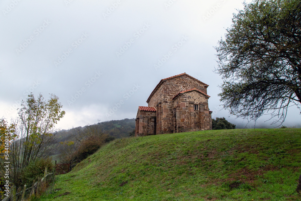 Iglesia prerrománica de Santa Cristina de Lena (siglo IX). Pola de Lena, Asturias, España.