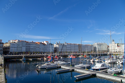 Vista de las famosas galerías (balcones cerrados) de la Avenida de la Marina. A Coruña, Galicia, España.