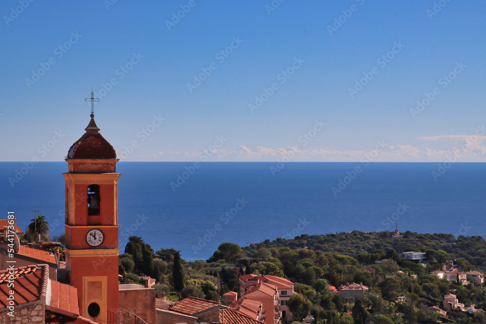 Vue sur le joli village de Roquebrune-Cap-Martin entre Menton et Monaco