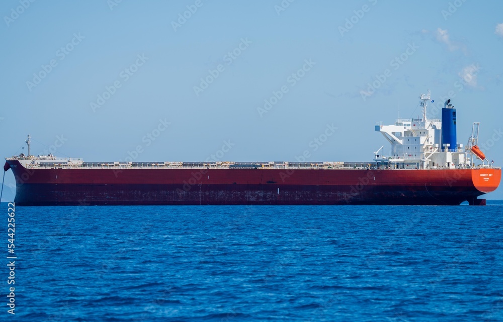 Naklejka premium shipping tanker transporting oil and fuel across the ocean