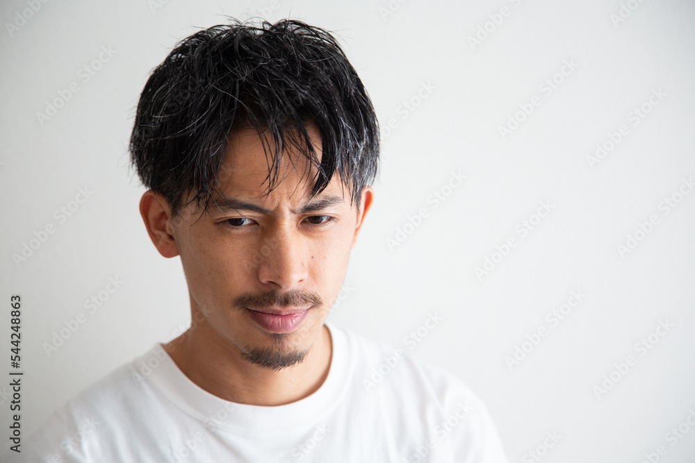 考える男性 考える男性