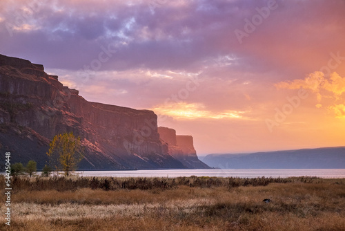 фотографія Sunset at Steamboat Rock State Park near Grand Coulee, Washington