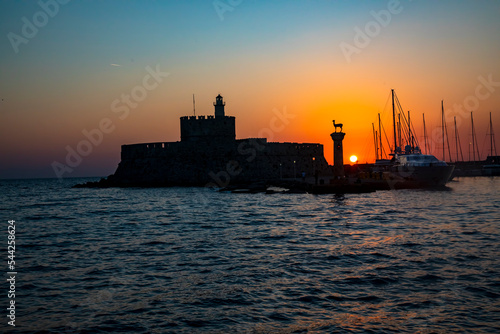Φωτογραφία Agios Nikolaos fortress on the Mandraki harbour of Rhodes Greece at dusk