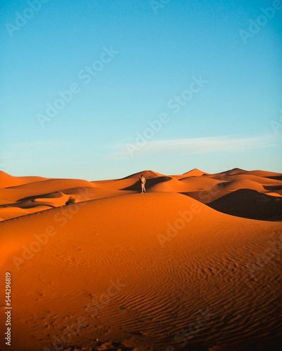 fotograf  a de viaje en el desierto de marruecos