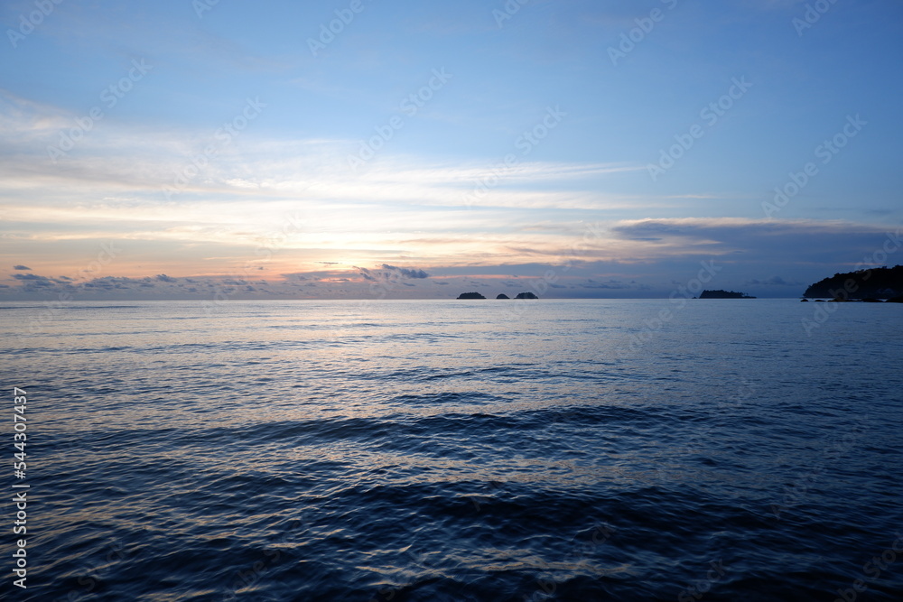 Obraz premium sunset over the sea 